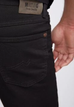 Mustang Tramper - Straight Leg Jeans - Black -Mustang Verkoop 29843f7bf2fb4ece9c8925f58faae75d