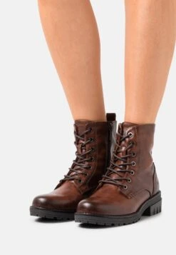 Mustang Enkellaarsjes Met Plateauzool - Cognac