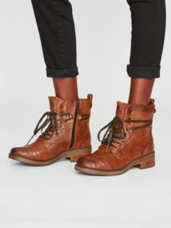 Mustang Enkellaarsjes Veterlaarsjes Dames Cognac -Mustang Verkoop 45ba4456e735fb3ef7611c37a9d182a9