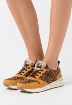 Mustang Sneakers Laag - Gelb
