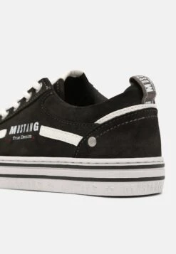 Mustang Sneakers Laag - Dunkelgrau -Mustang Verkoop 93c5173bc70a4b8cae1b96ab7c2ced2a