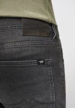 Mustang Style Orlando- Jeans Tapered Fit - Schwarz -Mustang Verkoop bb417054b8b048fcb122af3c706ade19