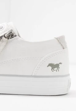 Mustang Sneakers Laag - Weiß -Mustang Verkoop c7ae8b07dead424089a93b84d6d2995a