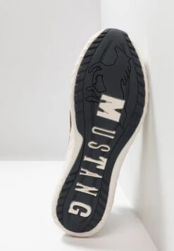 Mustang 4132-301 - Sneakers Laag - Beige -Mustang Verkoop c8b2d7385113441aa796372f7586a659