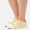Mustang Sneakers Laag - Pastellgelb