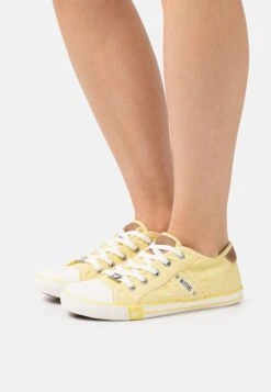 Mustang Sneakers Laag - Pastellgelb