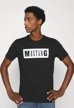 Mustang Alex Logo Tee - T-Shirt Print - Black -Mustang Verkoop e34b29e822d24499955cf1b8e236b4bb
