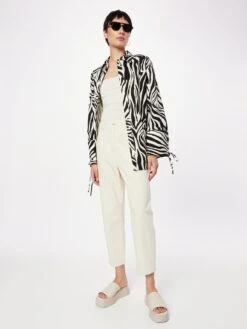 Mustang Straight Regular Jeans Dames Ecru 11 Mustang Straight Regular Jeans Dames Ecru -Mustang Verkoop f051bbddfe7dbe93de4a9137b329b645